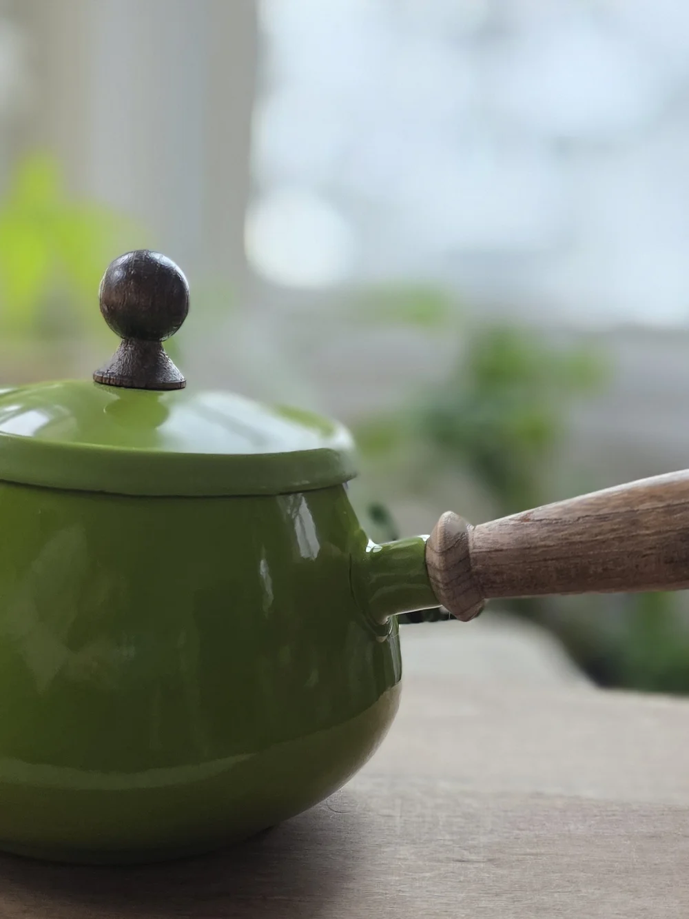 Green Enamel Fodue‎ Pot with Matching Bowls